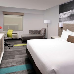 Zimmer mit Kingsize-Bett